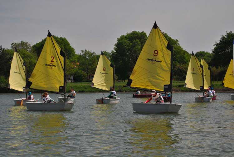 Voile sur optimist